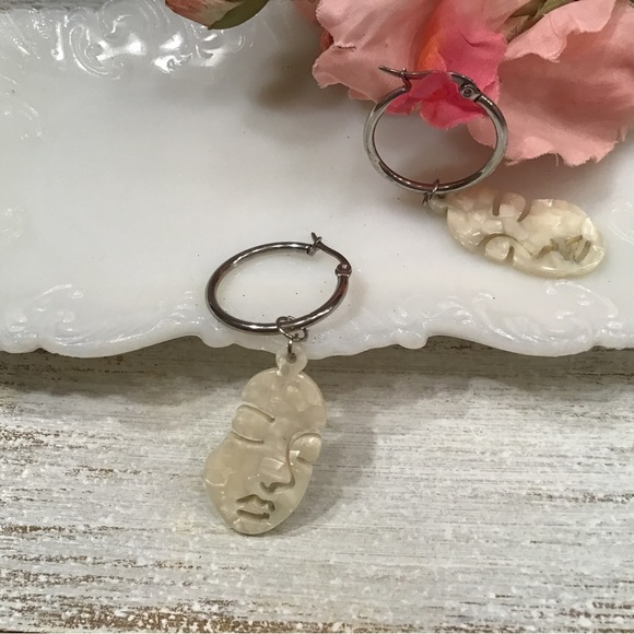 Lady Face Earrings - Picture 4 of 8